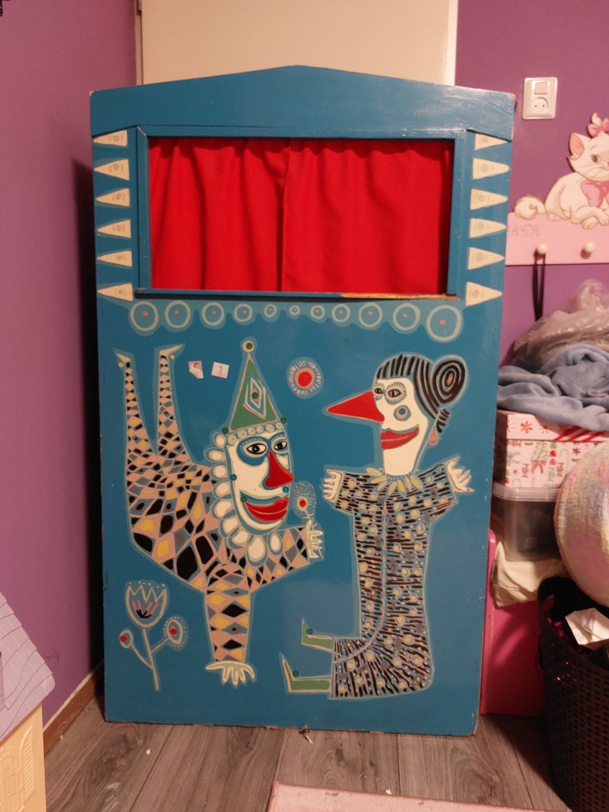 grote houten poppenkast met poppen., Ophalen