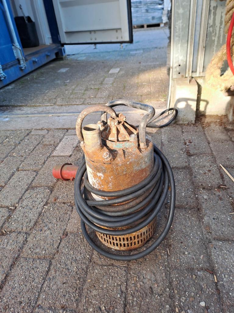 Robuuste Dompelpomp - Ideaal voor zware klussen, Ophalen, Gebruikt, Elektrisch, Dompelpomp