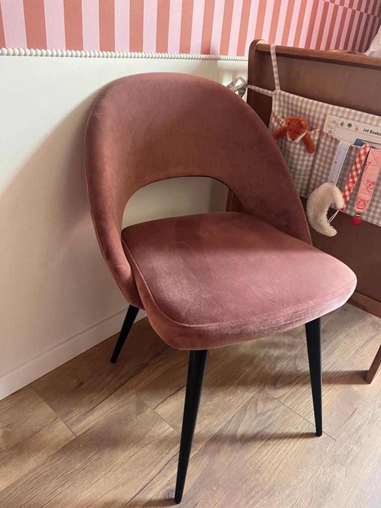 Roze stoel, Huis en Inrichting, Stoelen, Ophalen of Verzenden, Overige kleuren, Stof, Eén
