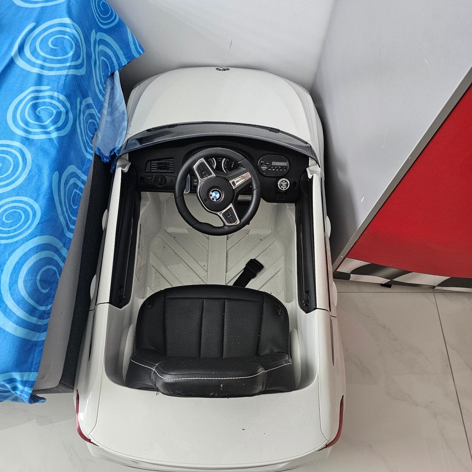 BMW 6 GT elektrische kinderauto met afstandsbediening, Ophalen, Zo goed als nieuw, Afstandsbediening