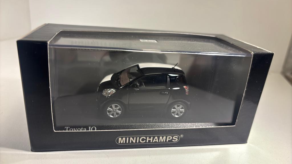 Toyota iq geneva 2009 minichamps 1.43, Auto, Ophalen of Verzenden, MiniChamps, A