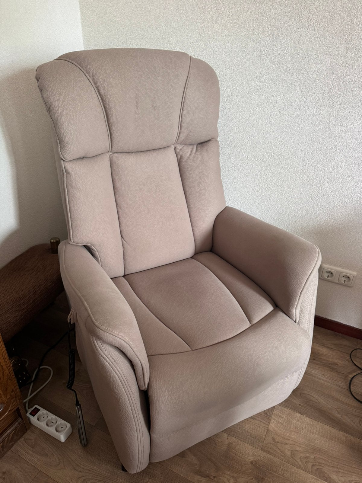Nette relaxfauteuil met verstelbare rugleuning en voor benen, Huis en Inrichting, Fauteuils, Ophalen, Zo goed als nieuw, 75 tot 100 cm