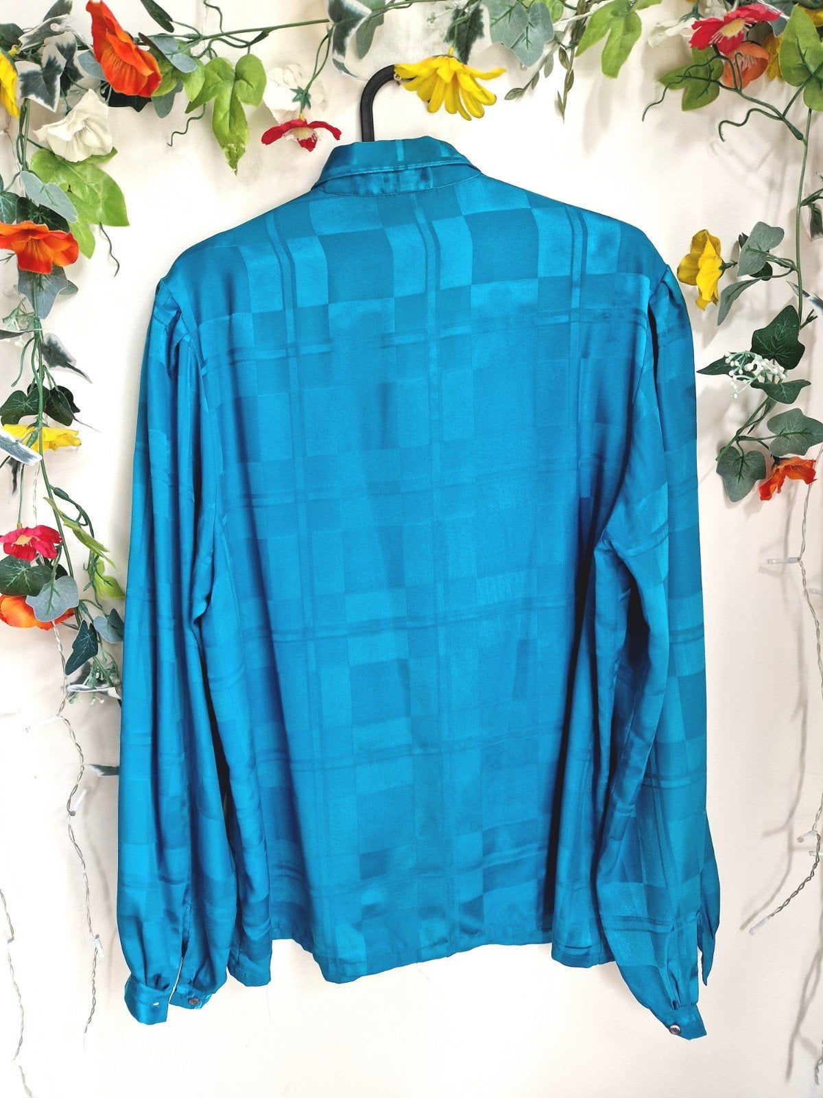 Mooie elegante shiny blauwe blokjes blouse, Kleding | Dames, Ophalen of Verzenden, Zo goed als nieuw, Maat 46/48 (XL) of groter
