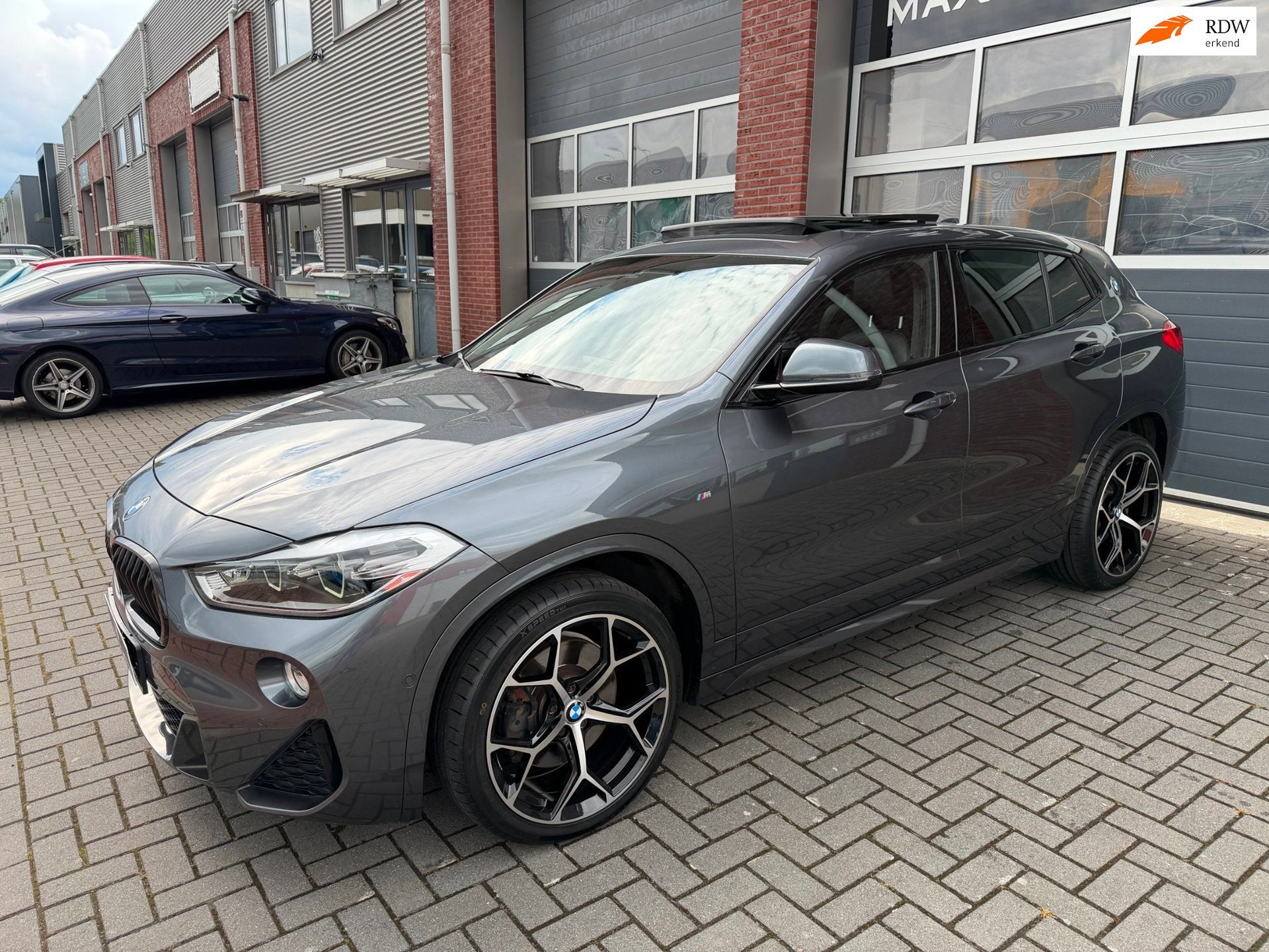 BMW X2 SDrive20i M-Sport LED Pano Leder Camera Head-up H/K, Auto's, BMW, Automaat, Zwart, 1435 kg, Bedrijf