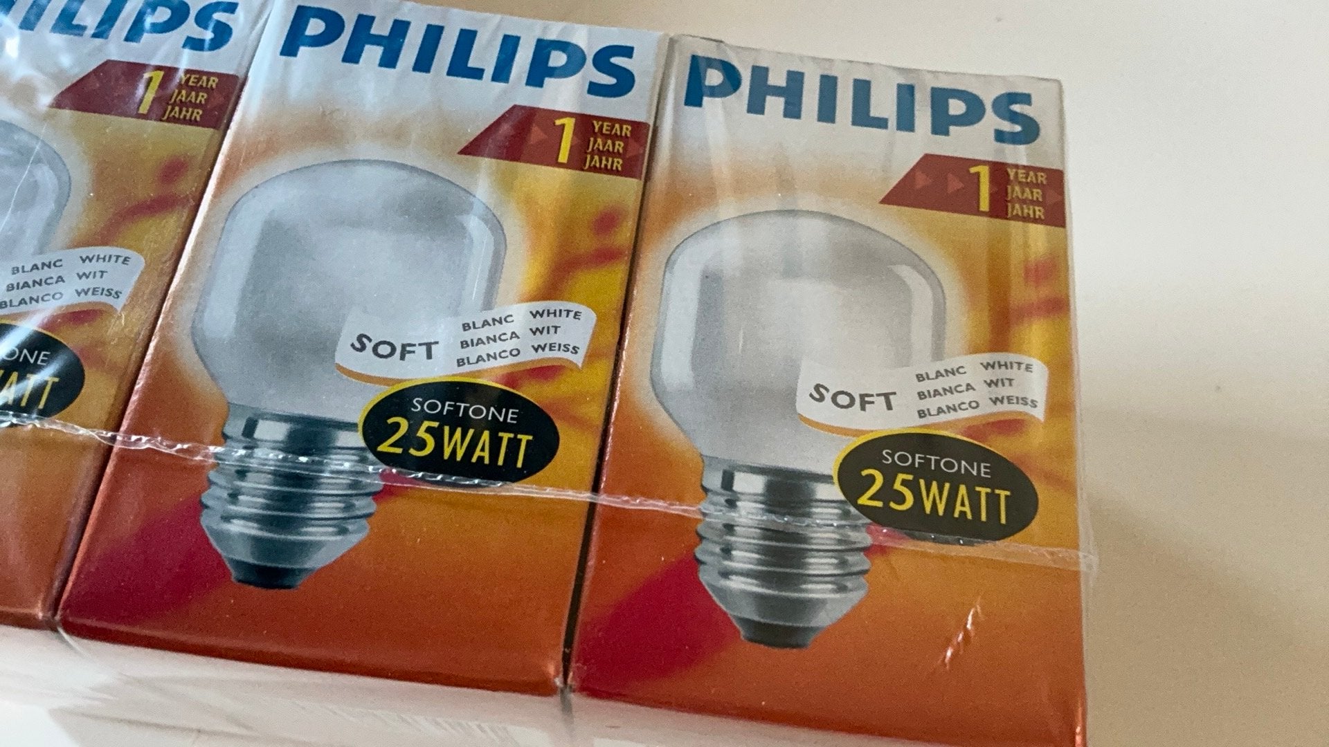Philips  kogel 25 watt E 27 softone., Ophalen of Verzenden, Nieuw, E27 (groot), Gloeilamp