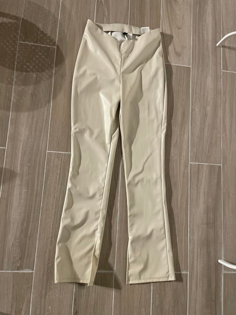 Neppe leren broek creme, Maat 38/40 (M), Beige, Ophalen of Verzenden, Zo goed als nieuw