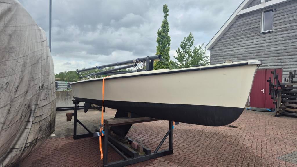 Polyvalk compleet met zeilen en toebehoren aangeboden, Ophalen, Gebruikt, Minder dan 15 m²