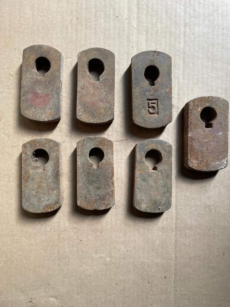 7 stuks ANTIEKE 5 kilo GEWICHTEN, Antiek en Kunst, Antiek | Gereedschap en Instrumenten, Ophalen