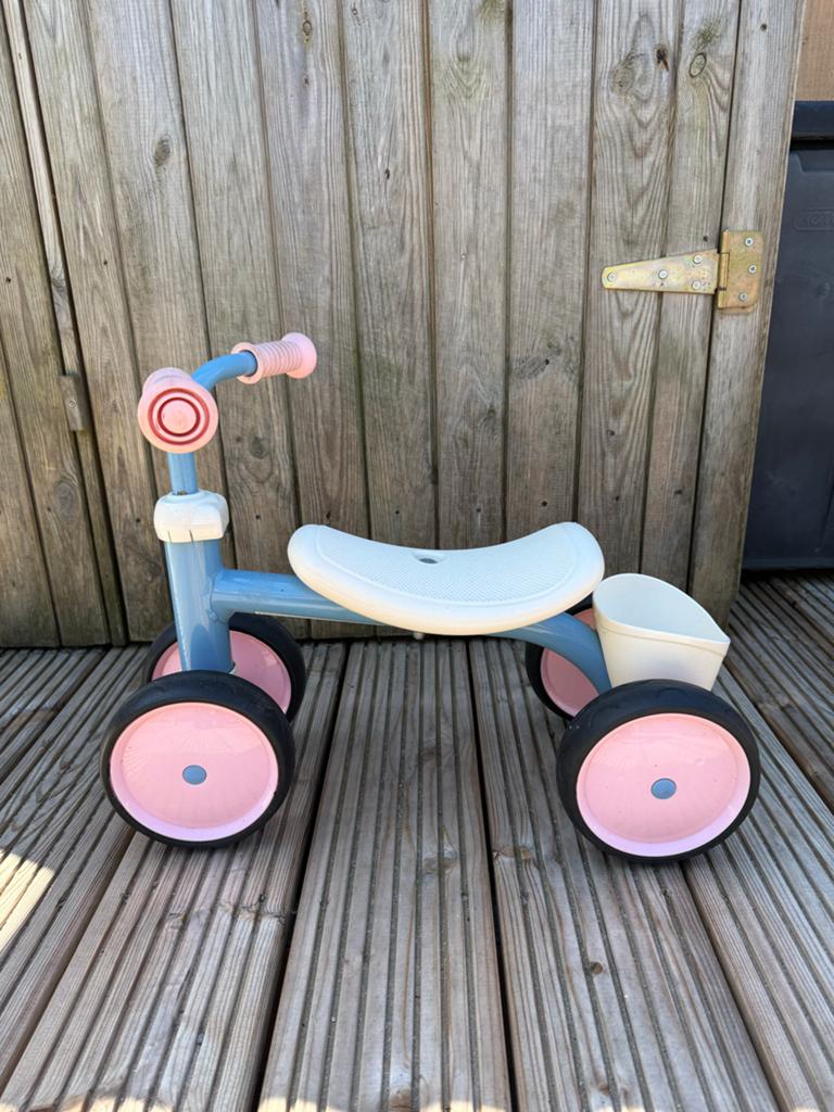 Loopfietsje voor peuters - Blauw/Roze fiets dreumes peuter, Ophalen of Verzenden, Gebruikt, Loopfiets