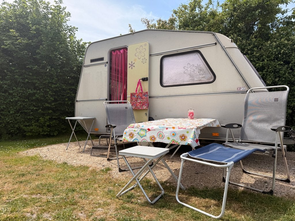 Pink Daisy - Sfeervolle Retro Caravan te huur Zeeland, Caravans en Kamperen, Verhuur