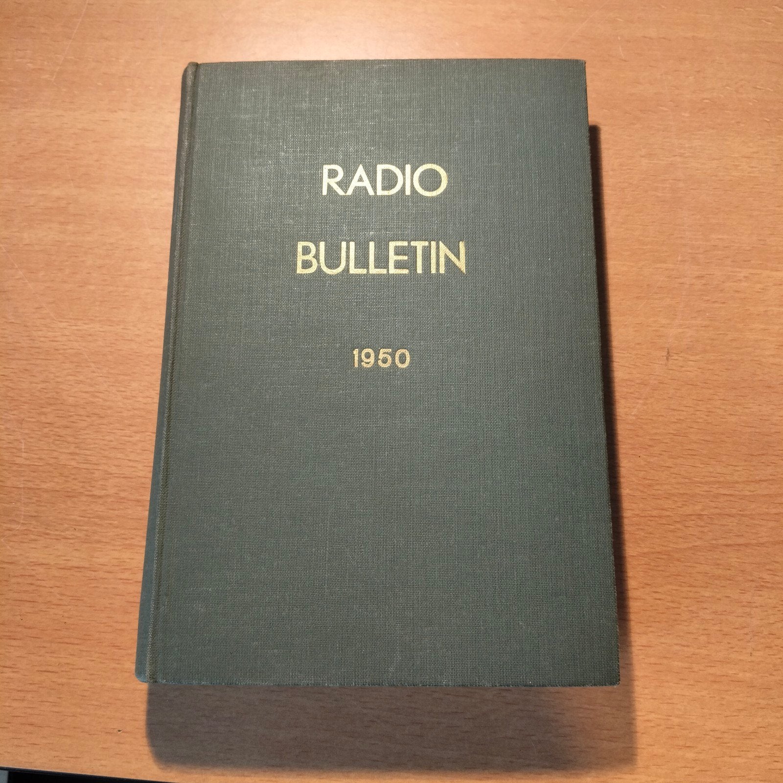 Radio Bulletin 1950 - Technisch naslagwerk, Boeken, Techniek, Ophalen of Verzenden, Gelezen, Elektrotechniek, Diverse auteurs