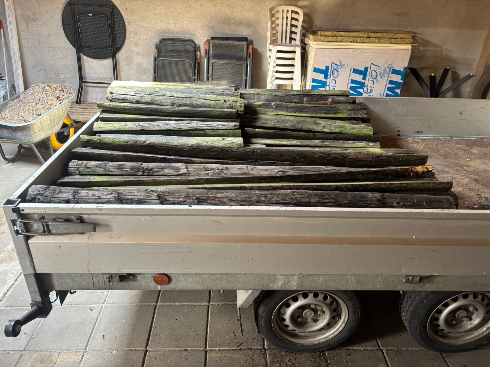 Oude palen van schutting, Ophalen of Verzenden, Zo goed als nieuw, 50 mm of meer, Balk