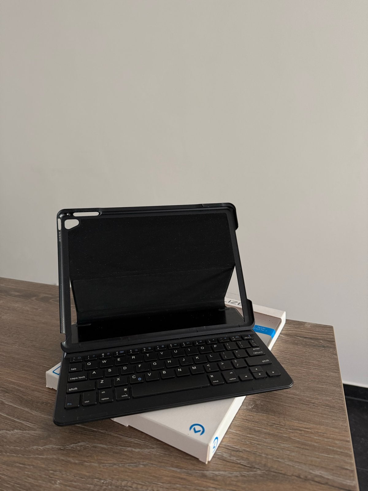 Mobilize Tablet Case met Toetsenbord voor Apple iPad Air 2, Computers en Software, Ophalen, Gebruikt, 10 inch, Bescherming voor- en achterkant