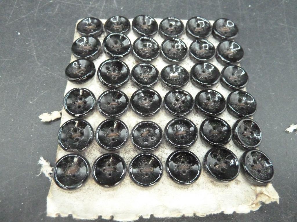 Antieke zwarte glas knoopjes op kaartje, Ophalen of Verzenden, Nieuw, Knoop of Knopen