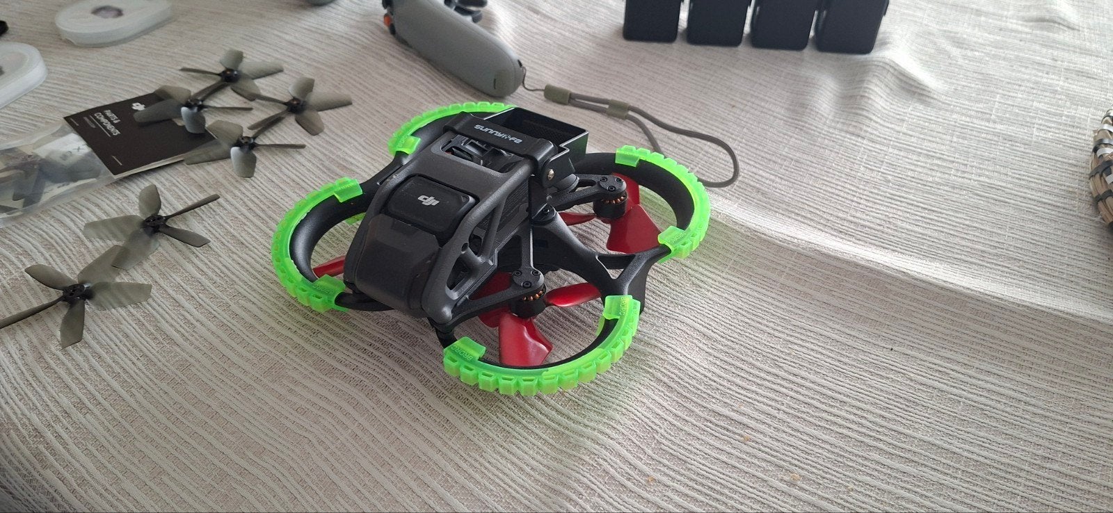 DJI Avata FPV Fly More Combo - veel extra - zonder goggles, Ophalen of Verzenden, Zo goed als nieuw