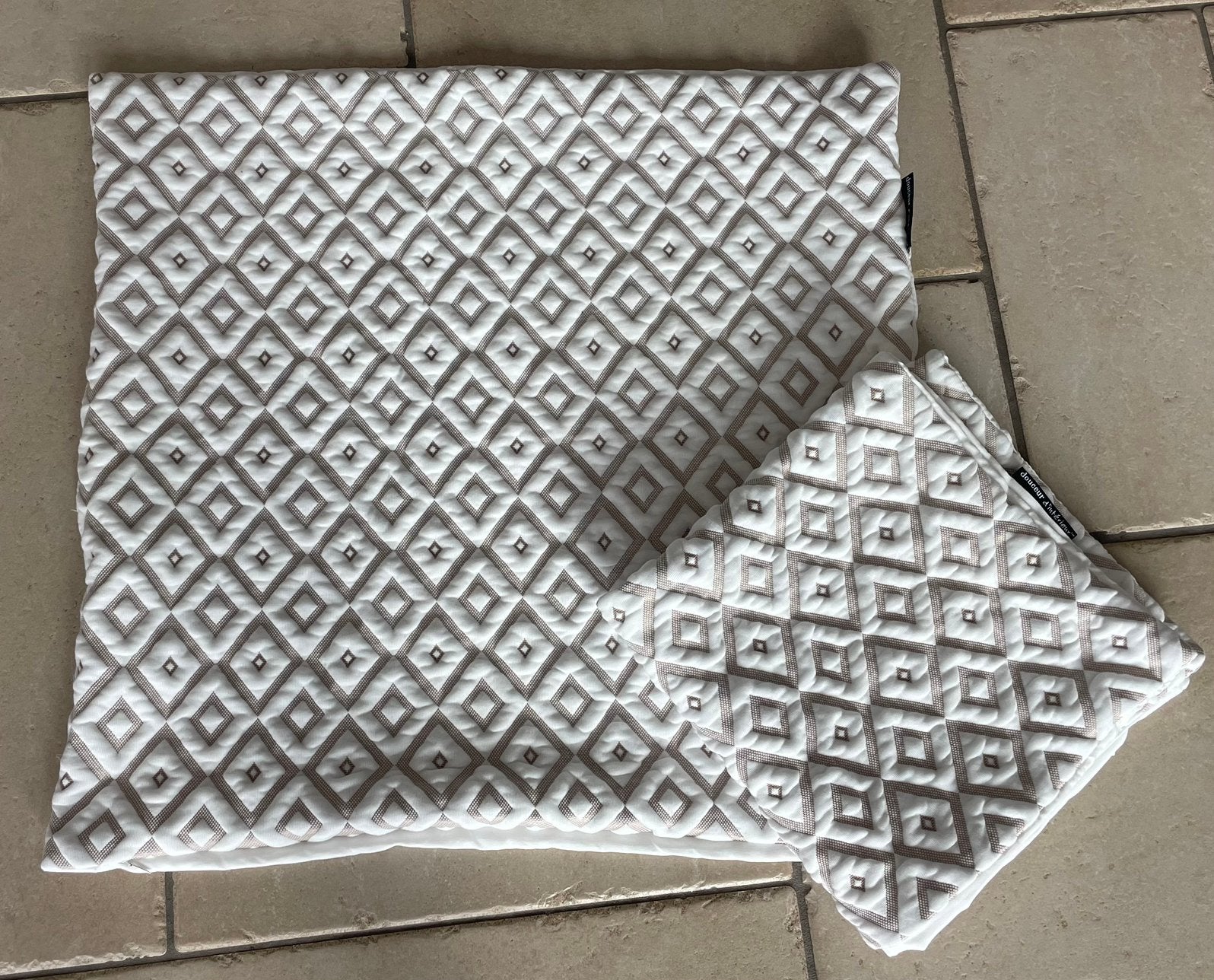 2x kussenhoezen Douceur d’interieur -  60x60 cm, Overige merken, Met print, Beige, Ophalen of Verzenden
