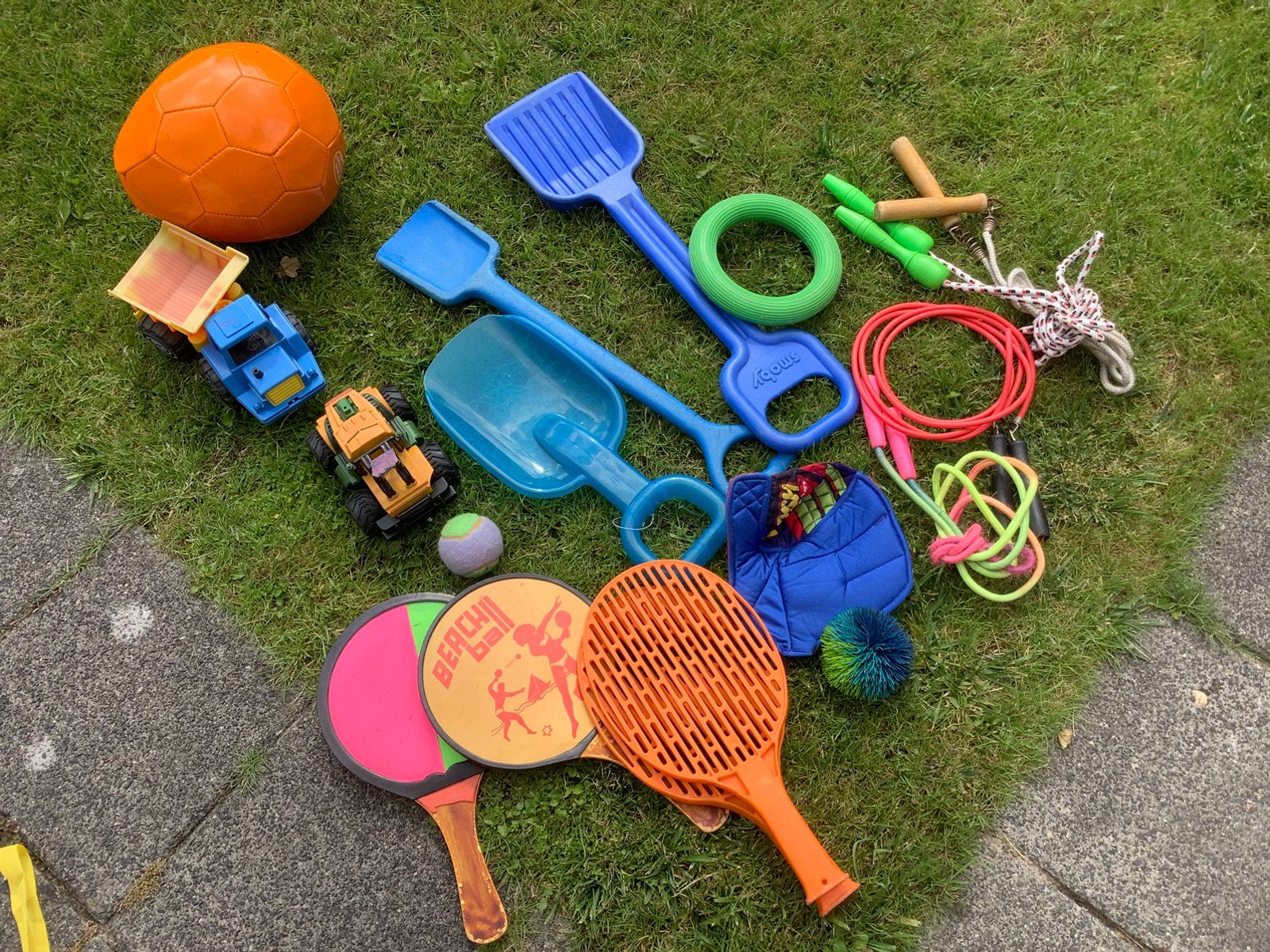 Buiten speelgoed. Strand, spel, schep, bal, springtouw., Ophalen of Verzenden, Zo goed als nieuw