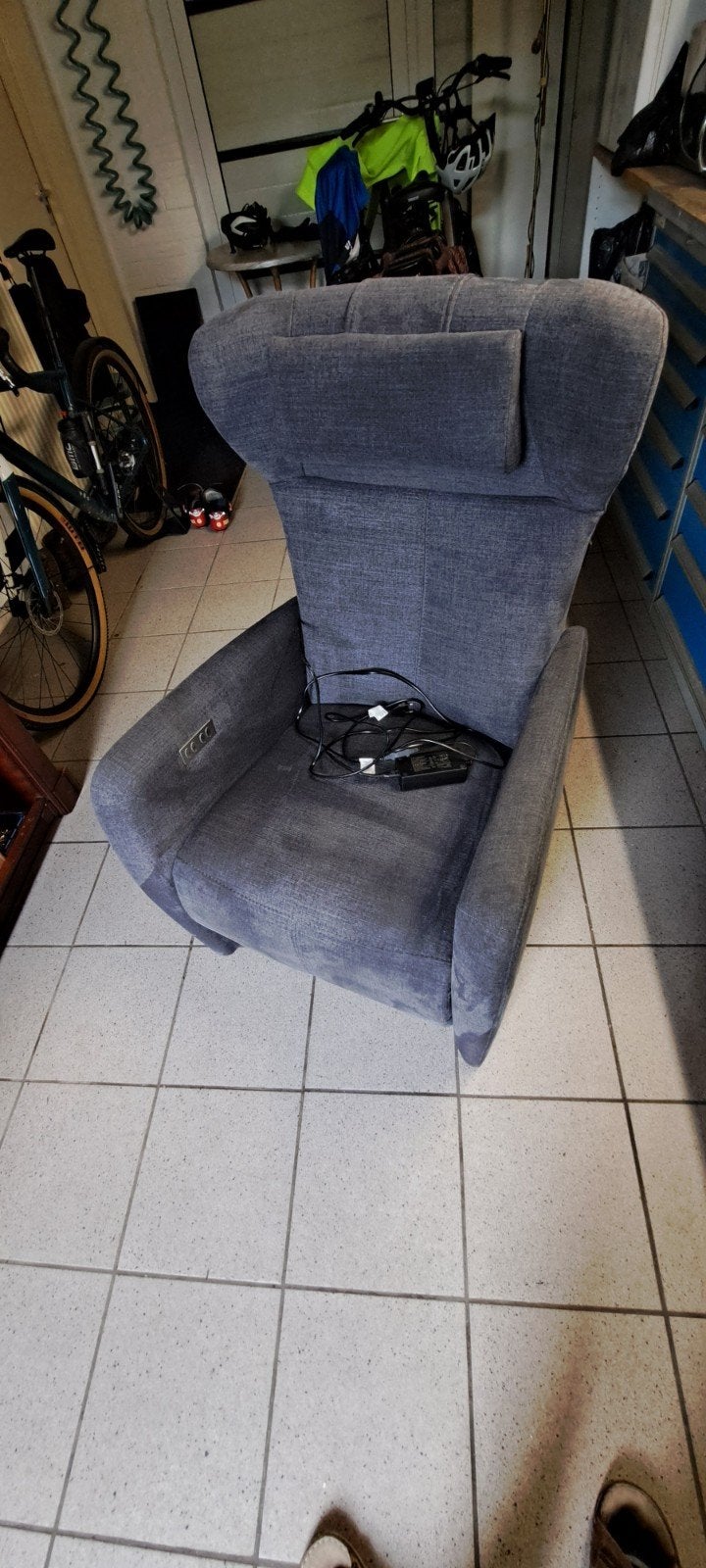Prominent sta op stoel., Ophalen, Minder dan 75 cm, Zo goed als nieuw, Stof