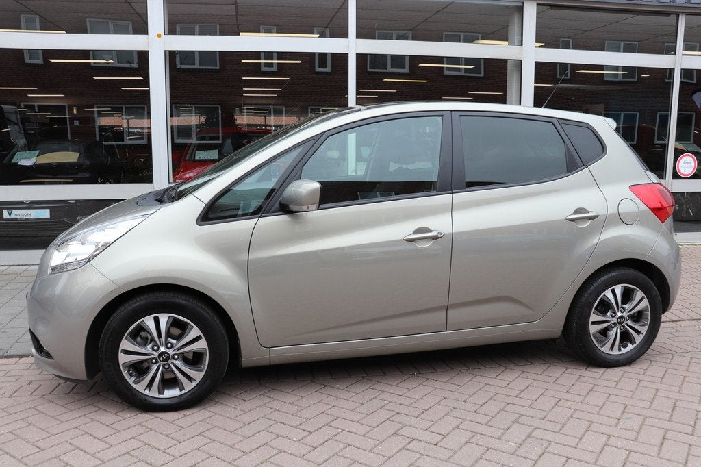 Kia Venga 1.6 CVVT ExecutiveLine Automaat. Panoramadak, navi, Auto's, Kia, Gebruikt, 4 cilinders, 1197 kg, Stoelverwarming