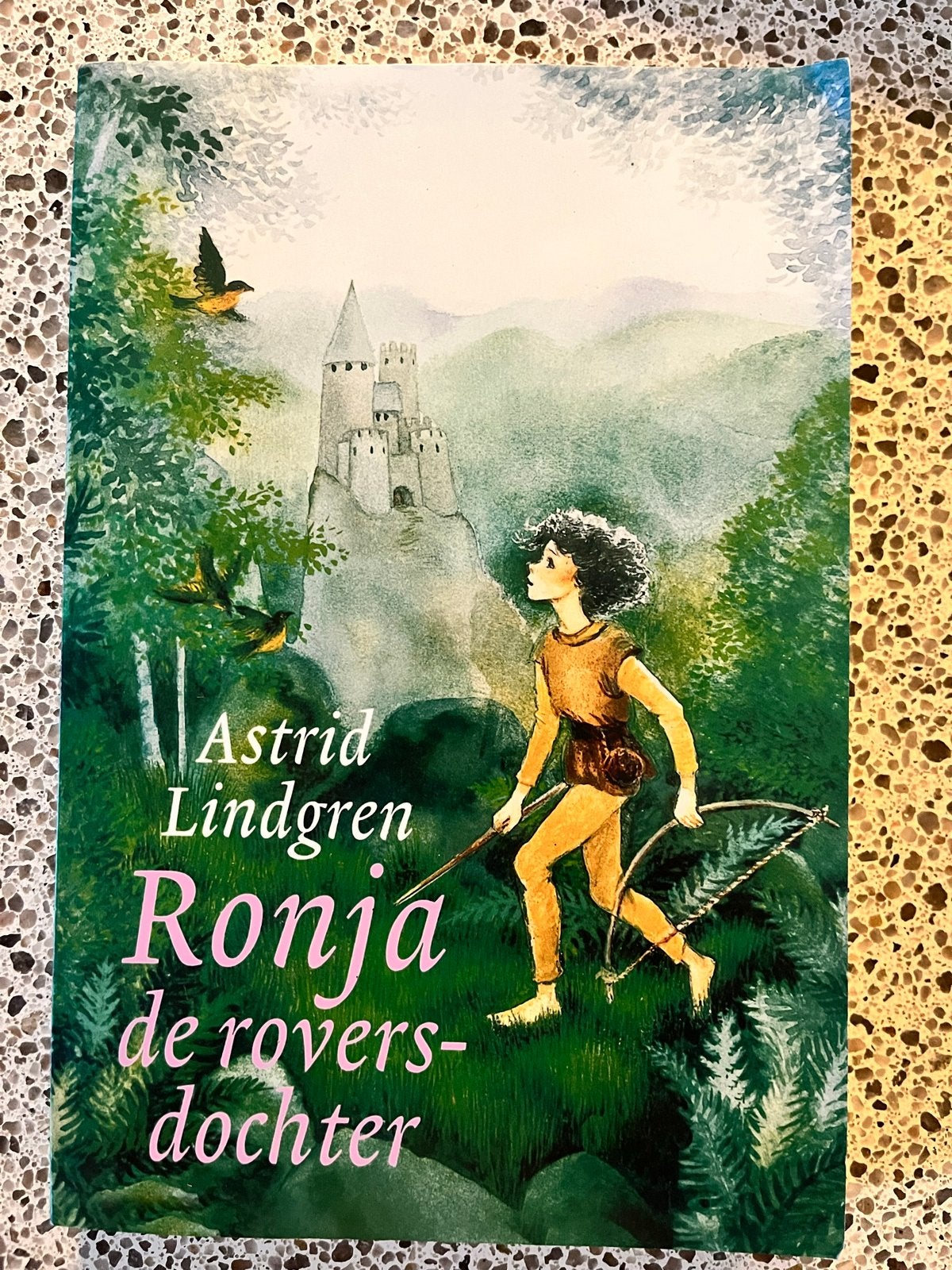 Ronja de roversdochter - Astrid Lindgren (Zo goed als nieuw), Ophalen of Verzenden, Zo goed als nieuw, Sprookjes