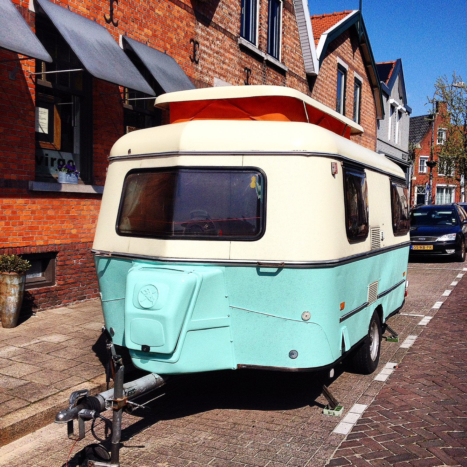 Unieke Eriba Touring Triton 418 GT caravan - gepimpt!, Caravans en Kamperen, Caravans, Vast bed, Tot en met 2, Treinzit, 750 - 1000 kg