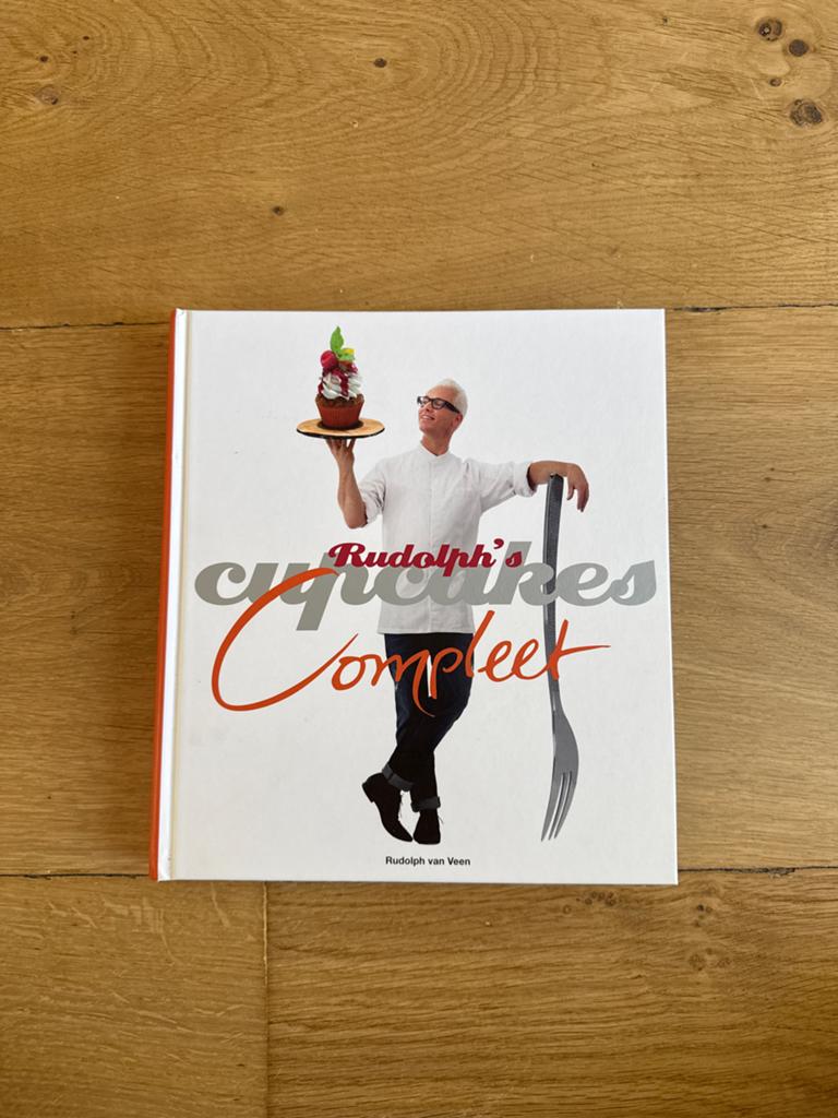Rudolph's Cupcakes Compleet - Het Ultieme Cupcake Boek, Boeken, Ophalen of Verzenden, Zo goed als nieuw, Overige gebieden, Taart, Gebak en Desserts
