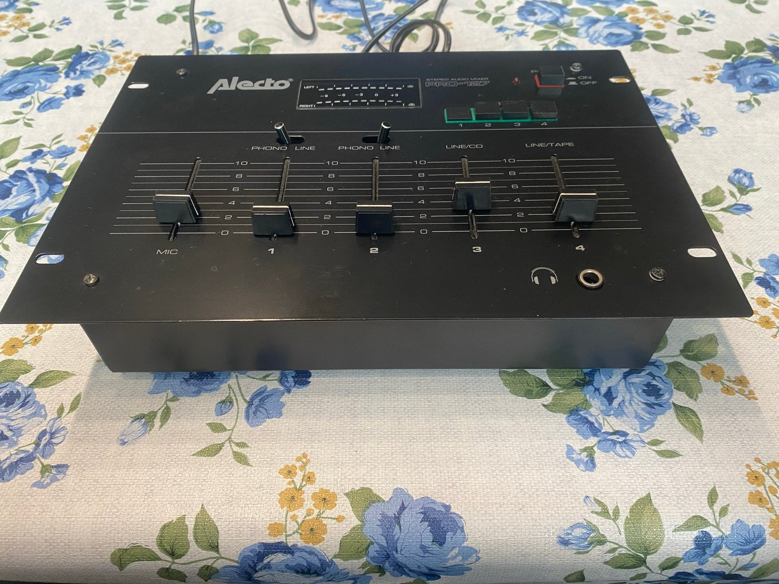 Alecto PRO-127 Stereo Audio Mixer, Ophalen of Verzenden, Gebruikt, Dj-set, Overige merken