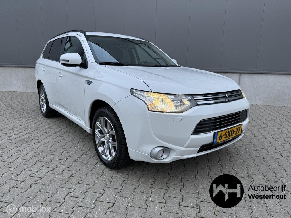 Mitsubishi Outlander 2.0 PHEV Instyle NWE APK CAMERA SCHUIFD, Auto's, 4 cilinders, Wit, Vierwielaandrijving, Hybride Elektrisch/Benzine