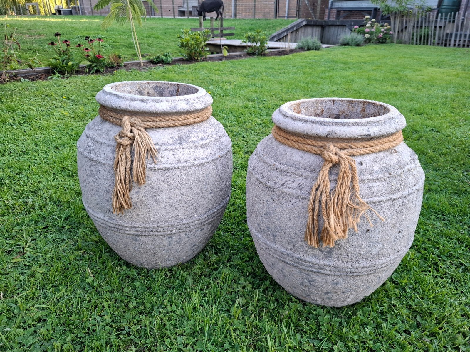 2 grote bloempotten Brynxz, Ophalen, Rond, Aardewerk, Minder dan 40 cm