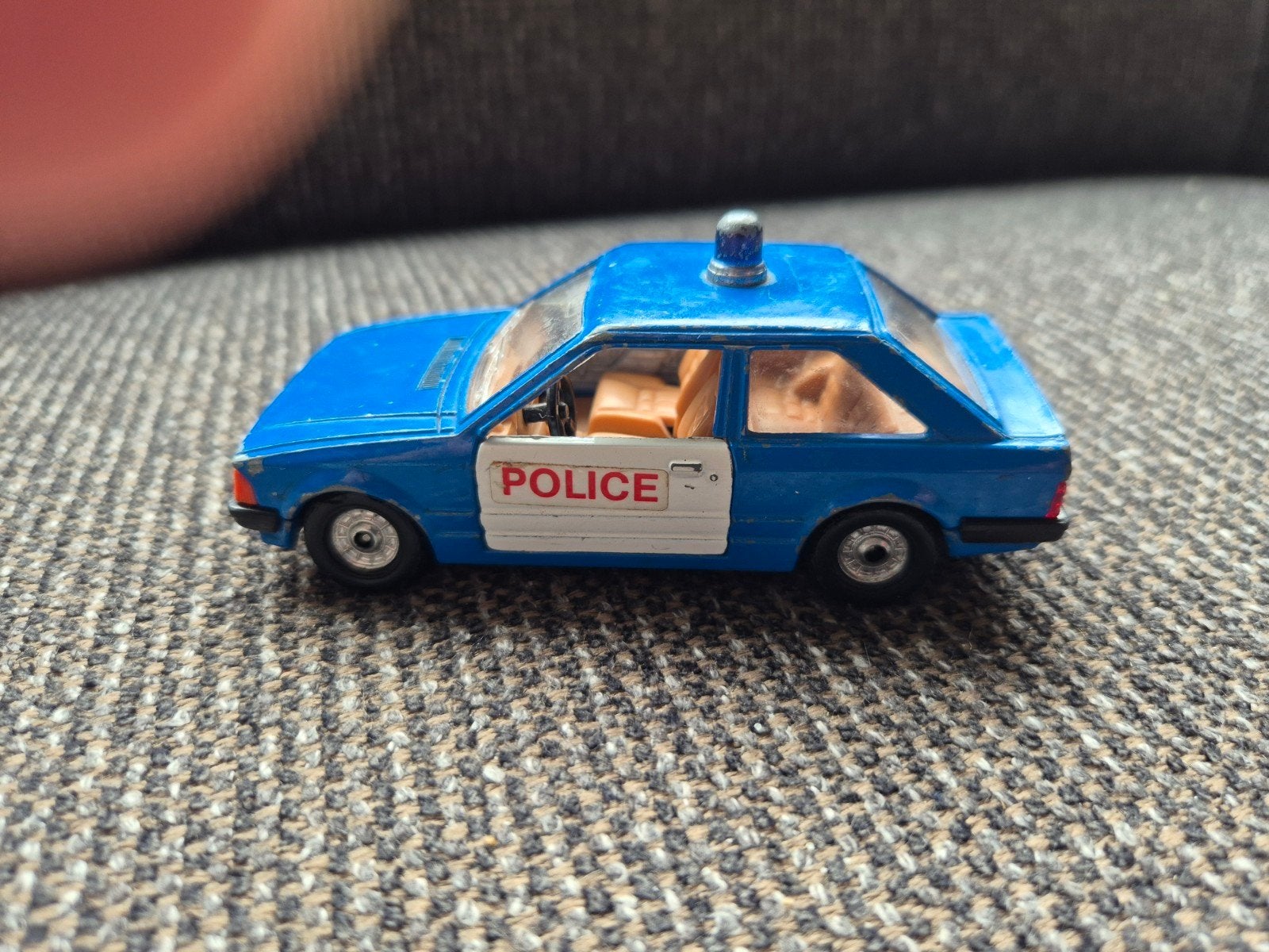 Corgi Ford Escort 1.3 Politieauto - Blauw, Hobby en Vrije tijd, Modelauto's | 1:43, Ophalen of Verzenden