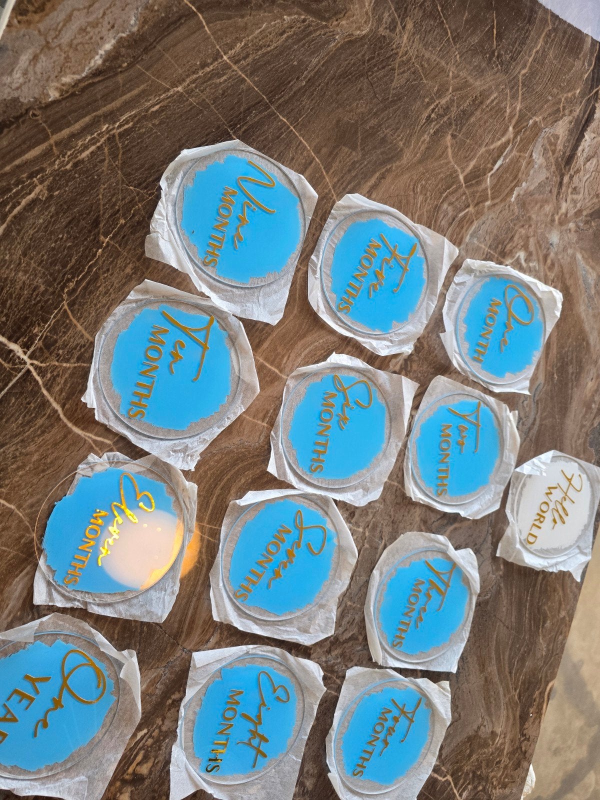 Baby milestone schijfjes blauw/goud – 1 t/m 12 maanden, Ophalen of Verzenden, Nieuw, Versiering, Geboorte of Huwelijk