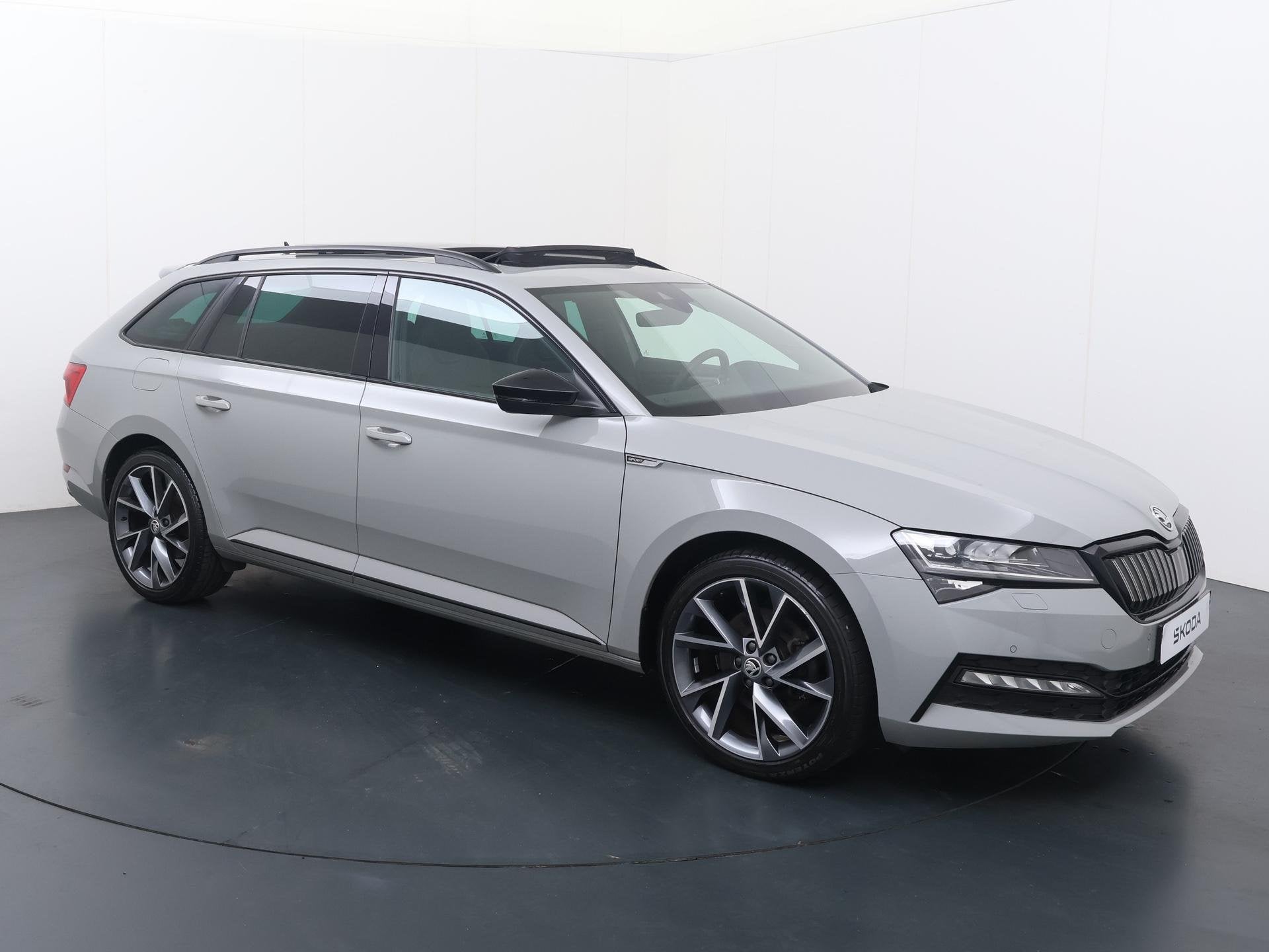 Skoda Superb Combi 1.4 TSI iV Sportline Business | 218 PK |, Auto's, Gebruikt, 4 cilinders, Alcantara, 1695 kg