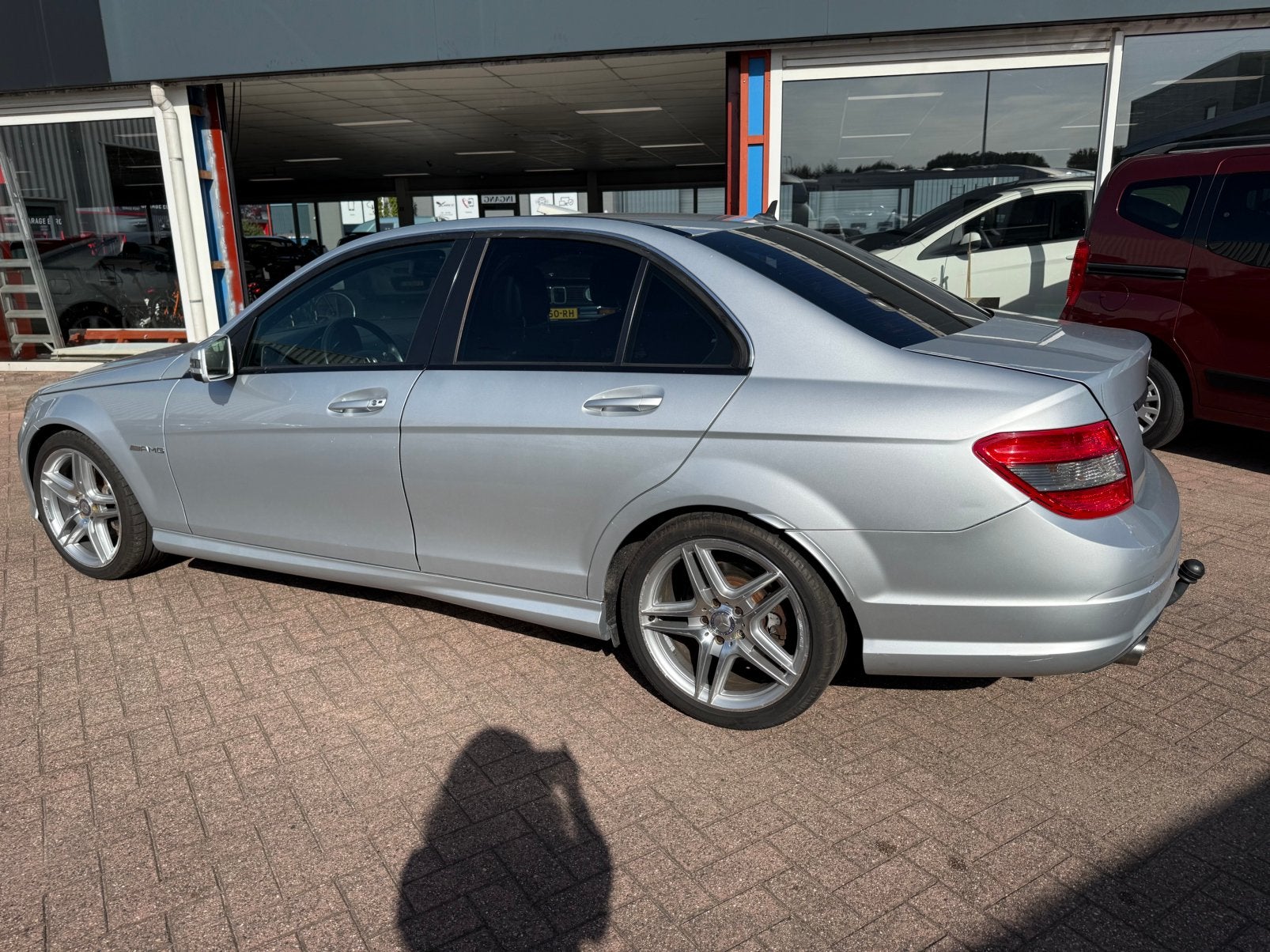 Mercedes-Benz C 180 Kompressor AMG-Line APK 10-08-2027, Dealer onderhouden, Leder en Stof, Handgeschakeld, Grijs