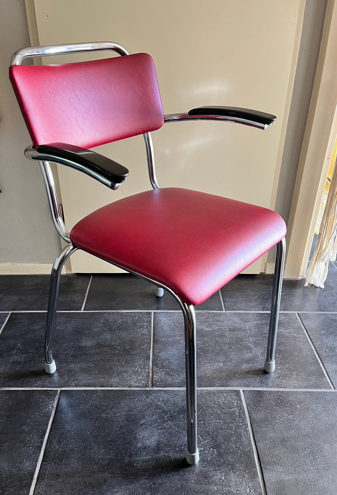 Super nette vintage buisframe stoel., Huis en Inrichting, Ophalen, Gebruikt, Rood, Eén
