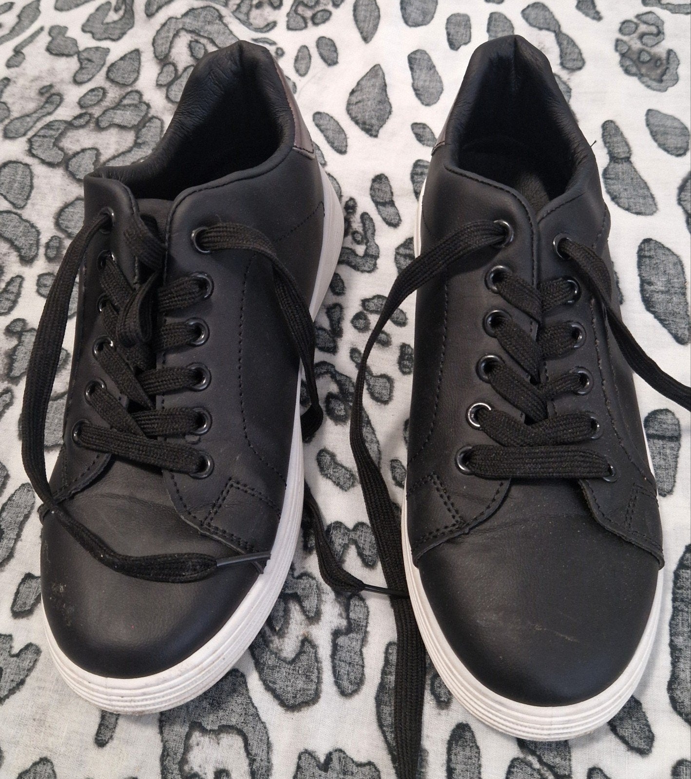 Zwarte dames sneakers - Revenge - Maat 37 - Zo goed als nieu, Kleding | Heren, Schoenen, Ophalen of Verzenden, Zo goed als nieuw