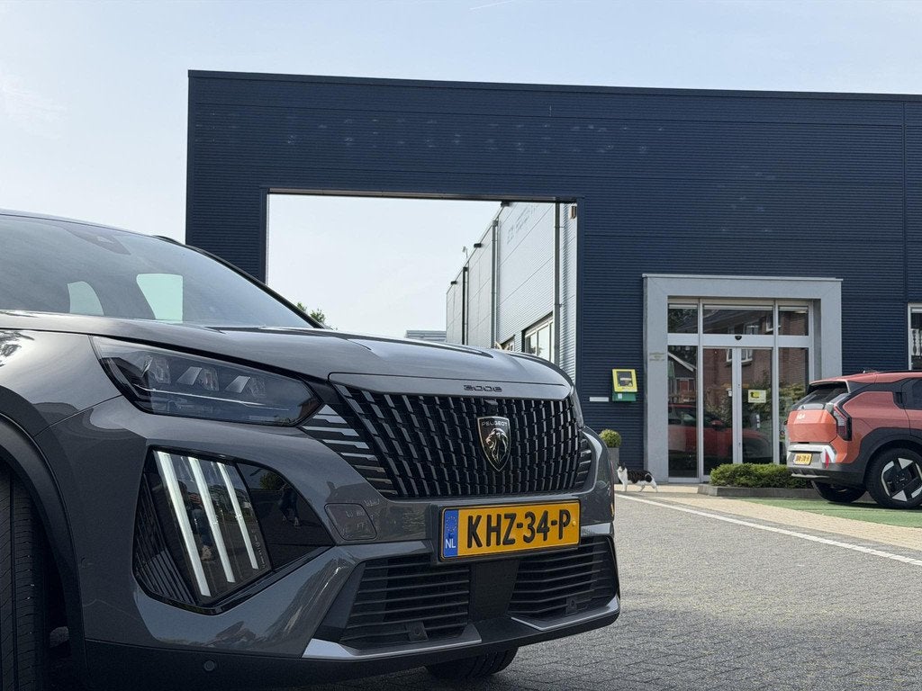 Peugeot 2008 GT 1.2 PureTech 130PK EAT8 Automaat Navigatie,, 12 maanden, Gebruikt, 1199 cc, 1200 kg