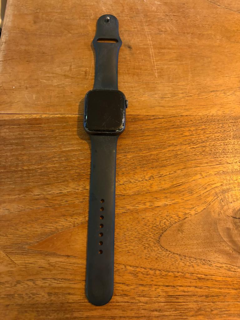 Apple watch SE met gebarsten scherm - doet het verder wel, Ophalen, Gebruikt, Zwart, IOS