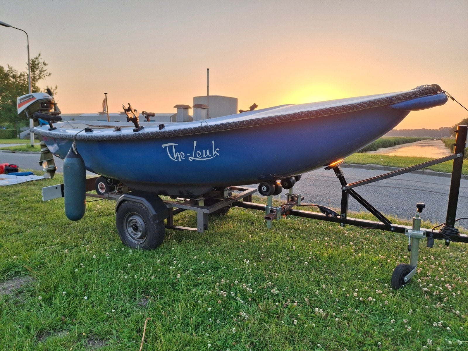 Bootje met motor, trailer en toebehoren, Watersport en Boten, Ophalen, Gebruikt, Inclusief zeilen, Overige typen