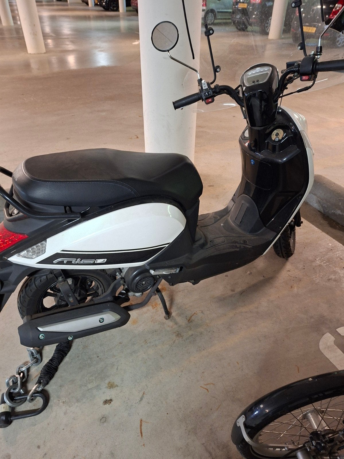 Sym Mio Scooter - Wit/Zwart - Goed onderhouden, Fietsen en Brommers, Scooters | SYM, Mio, Gebruikt, Maximaal 45 km/u, Ophalen of Verzenden