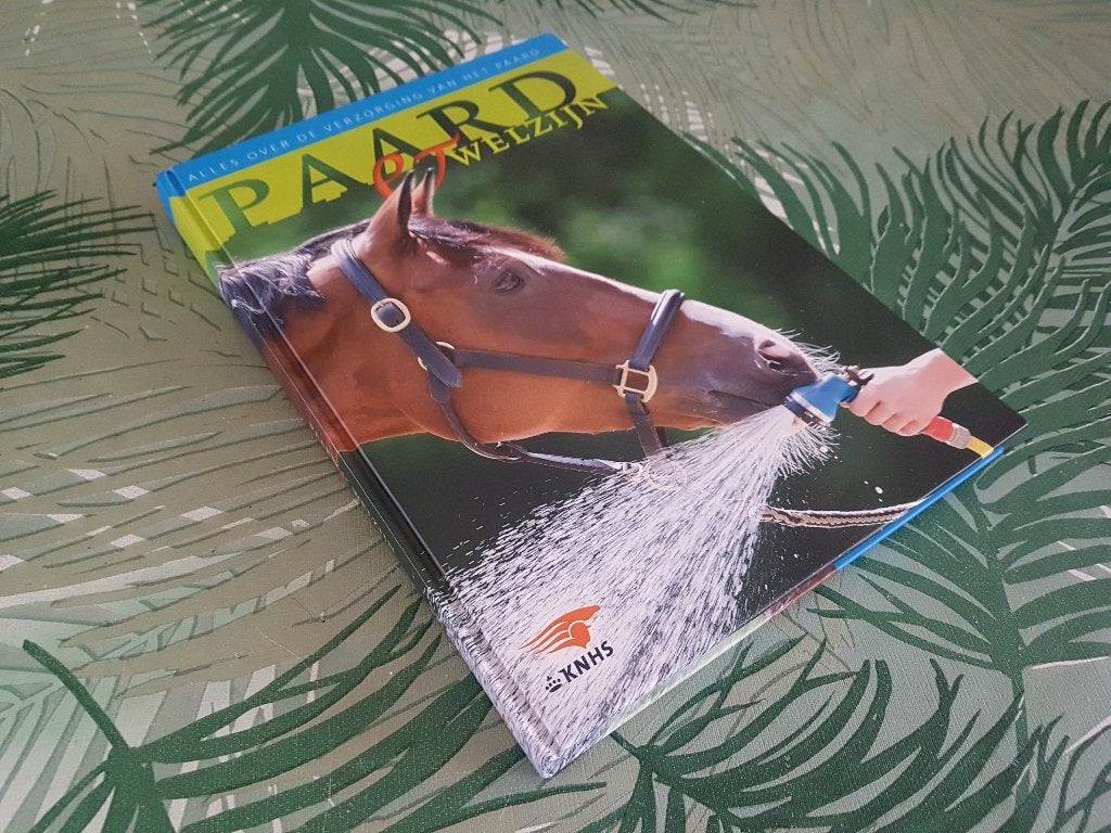 PAARD EN WELZIJN - Alles over de verzorging (KNHS), Boeken, Ophalen of Verzenden, Zo goed als nieuw, Paarden of Pony's