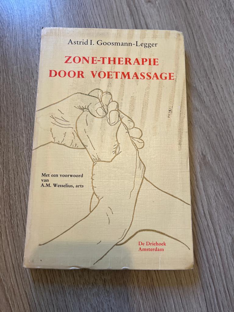 Zone-Therapie door Voetmassage - Astrid I. Goosmann-Legger, Boeken, Ophalen of Verzenden, Zo goed als nieuw