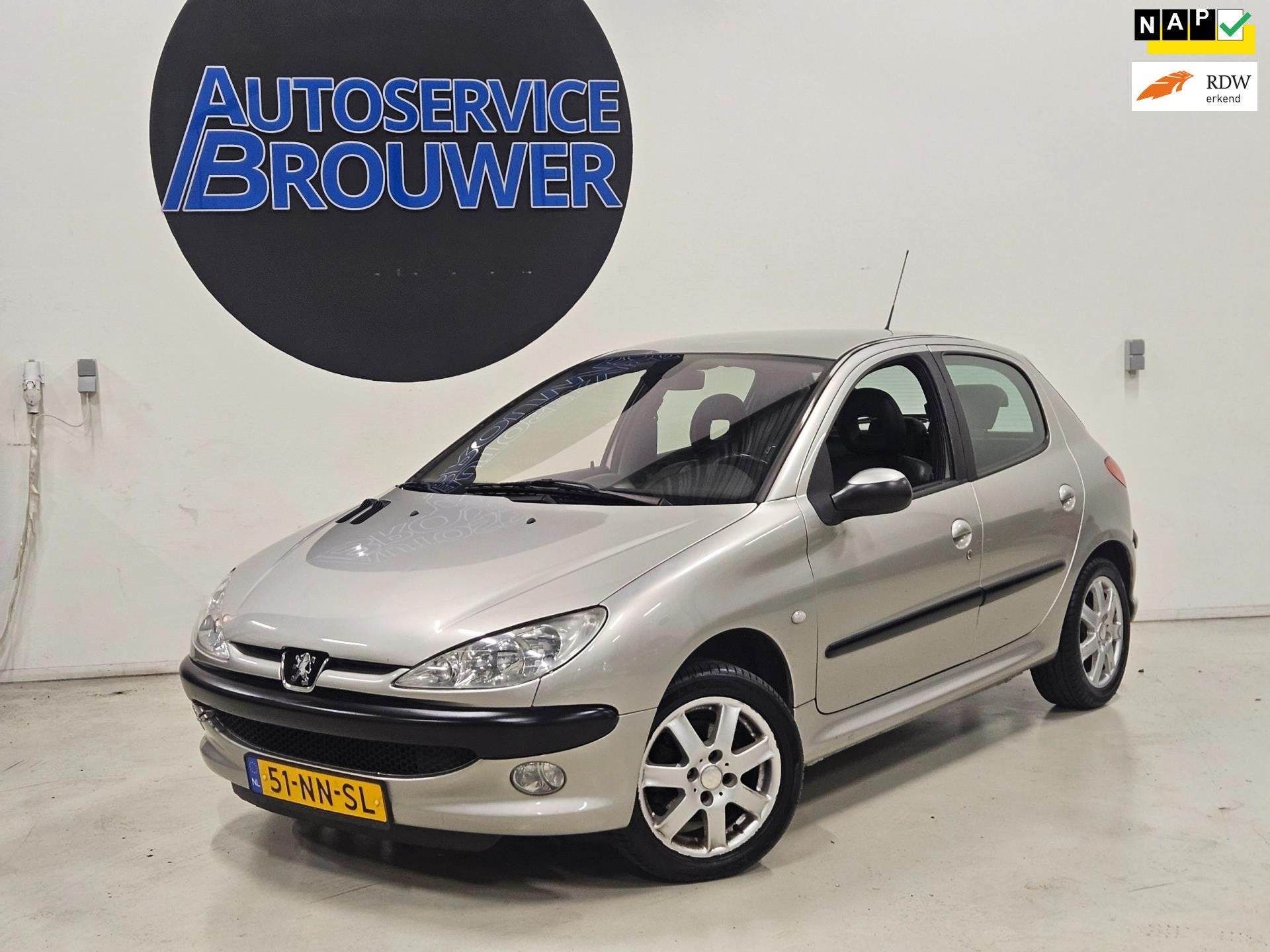 Peugeot 206 1.4-16V Leer Airco ! LET OP GEEN VERING ACHTERZI, Auto's, Voorwielaandrijving, 4 cilinders, Bedrijf, Handgeschakeld