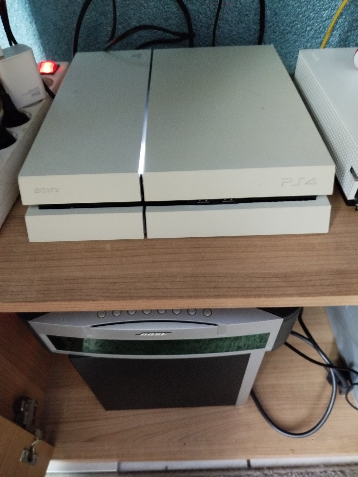 te koop ps4 white met spel plus controller, Spelcomputers en Games, Spelcomputers | Sony PlayStation 4, Ophalen, Refurbished, Met 1 controller