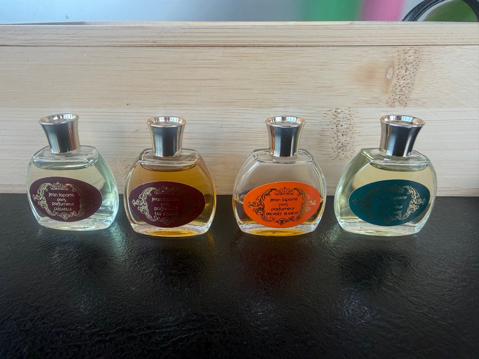 Jean Laporte Paris Parfumeur Miniatuur Parfum Set, Sieraden, Tassen en Uiterlijk, Uiterlijk | Parfum, Ophalen, Gebruikt
