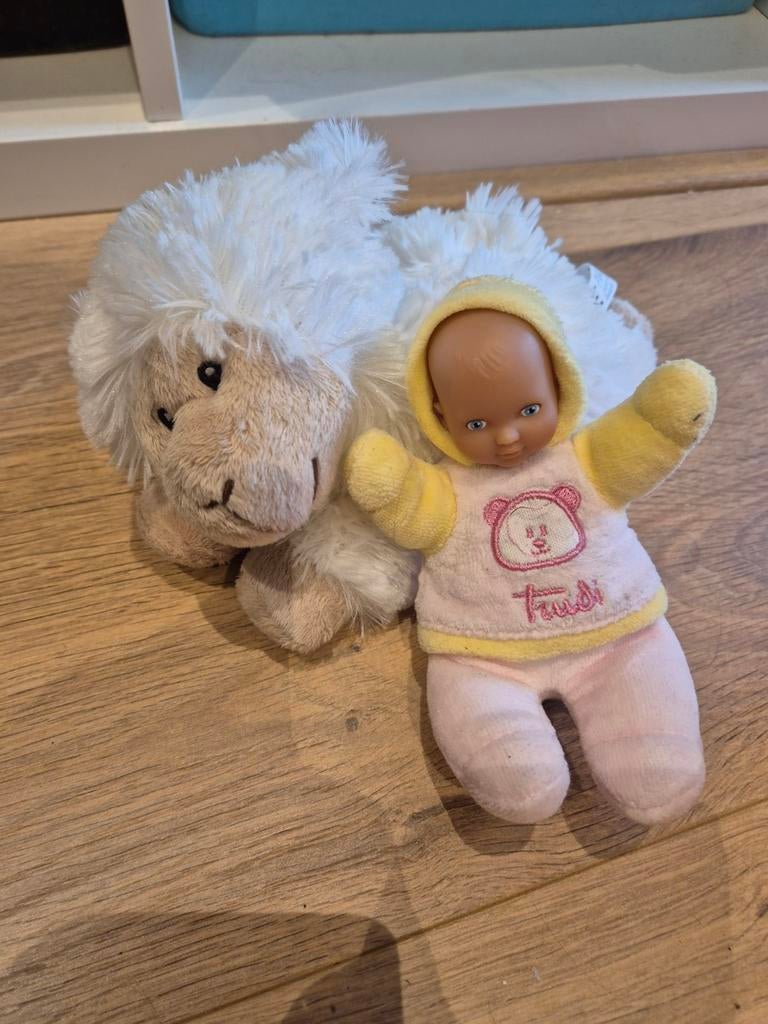 Knuffel schaap en Trudi popje, Ophalen