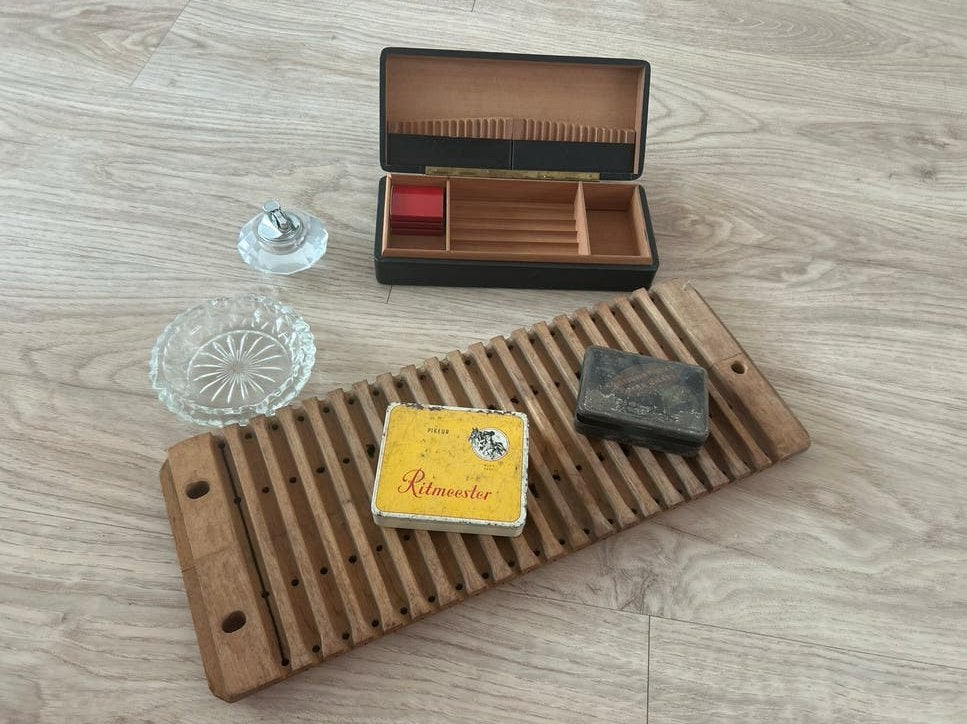 Vintage sigarenplank, sigarenkistjes, asbak en aansteker, Ophalen of Verzenden