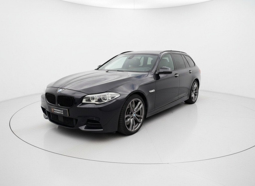 Bmw 5-SERIE M550XD, PANO, TREKHAAK, H&K, Auto's, Automaat, Gebruikt, Euro 6, 2993 cc