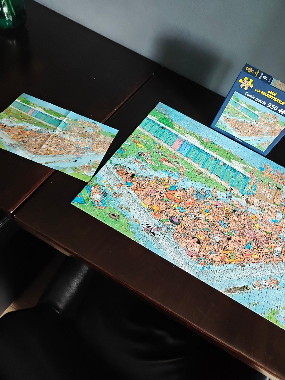 Jan van Haasteren Comic Puzzel - Pool Pile-up (950 stukjes), Ophalen of Verzenden, 500 t/m 1500 stukjes, Zo goed als nieuw, Legpuzzel