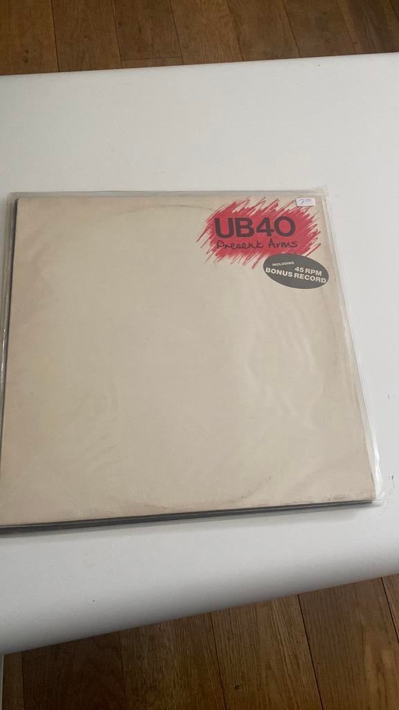 Lp ub40, present arms, Ophalen of Verzenden, Zo goed als nieuw, Overige formaten