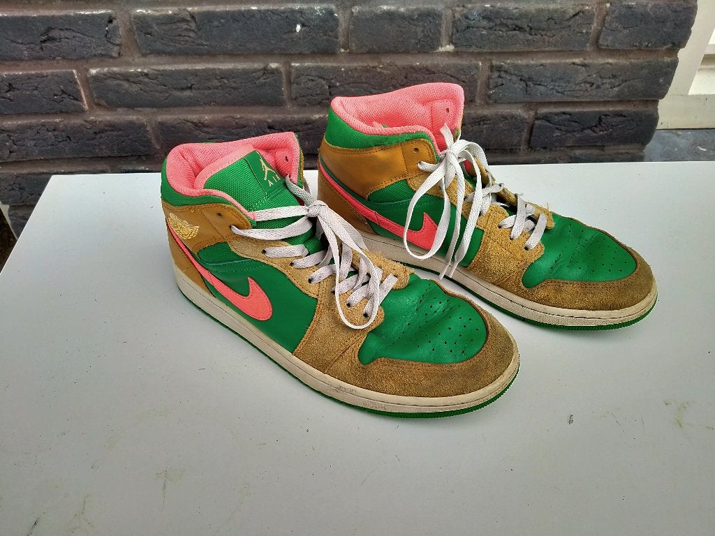 Air Jordan 1 Mid SE 'Wheat Watermelon', Overige kleuren, Nike, Ophalen of Verzenden, Sneakers of Gympen